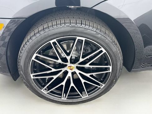 Certified 2026 Porsche Macan AWD/4WD image 31