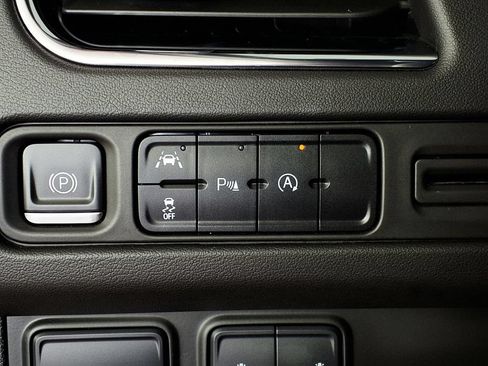 Used 2024 Chevrolet Tahoe Premier RWD image 19