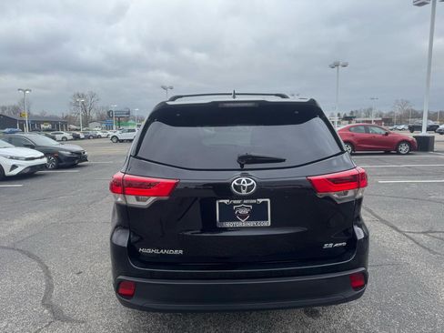 Used 2017 Toyota Highlander SE image 14