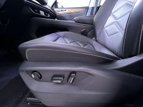 Used 2025 Volkswagen Atlas SE image 12