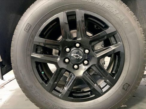 Used 2024 Chevrolet Silverado 1500 Custom AWD/4WD image 9