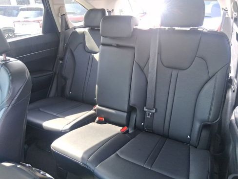 Certified 2025 Kia Sorento S w/ Panoramic Sunroof Package image 16