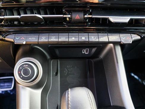 Used 2025 Alfa Romeo Tonale w/ Premium Package image 20