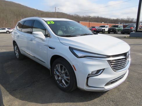 Used 2023 Buick Enclave Premium w/ Experience Buick Package image 1