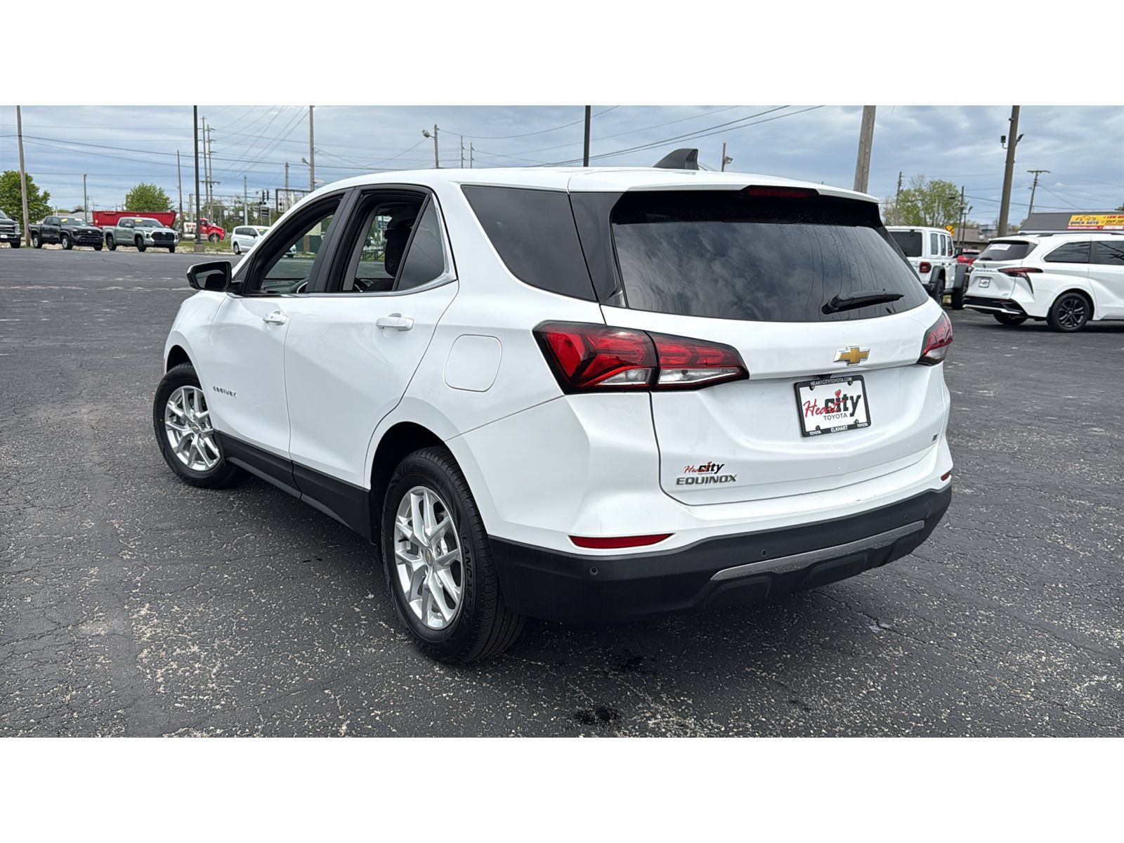 Used 2024 Chevrolet Equinox LT FWD image 5