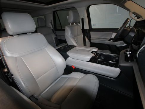 Used 2025 Ford Expedition Active image 25