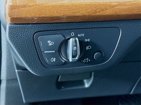 Used 2023 Audi Q5 2.0T Premium w/ Convenience Package image 11