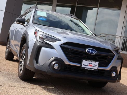 Used 2025 Subaru Outback Premium image 7