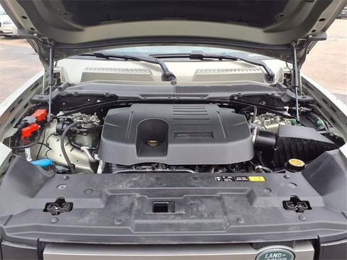 Used 2023 Land Rover Defender 110 X-Dynamic SE image 3