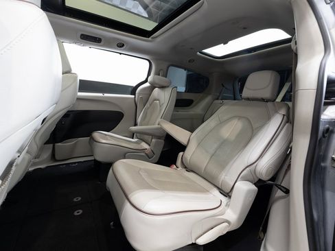 Used 2020 Chrysler Pacifica Limited image 20