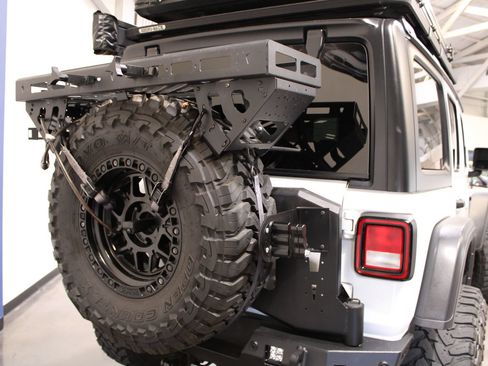 Used 2023 Jeep Wrangler Unlimited Rubicon AWD/4WD image 7