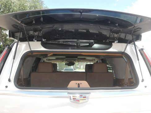 Used 2015 Cadillac Escalade Platinum RWD image 33