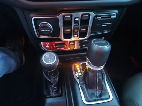 Used 2024 Jeep Gladiator Mojave w/ Convenience Group image 21