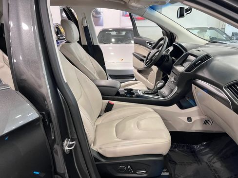 Used 2018 Ford Edge Titanium FWD image 12
