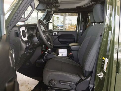 Used 2024 Jeep Wrangler Unlimited AWD/4WD image 16