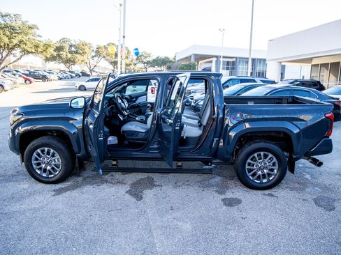 Used 2024 Toyota Tacoma Limited image 12