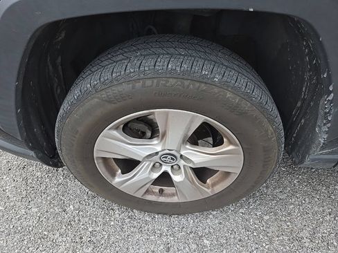 Used 2021 Toyota RAV4 XLE FWD image 12