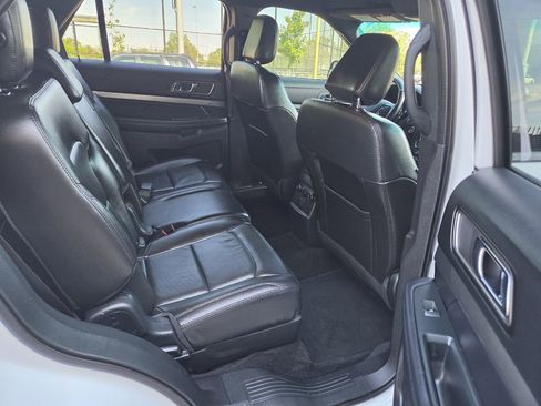 Used 2018 Ford Explorer XLT w/ Equipment Group 202A AWD/4WD image 8