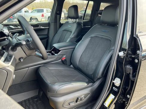 New 2023 Jeep Grand Cherokee Trailhawk w/ Advanced Protech Group II image 10