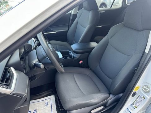Used 2022 Toyota RAV4 LE image 9