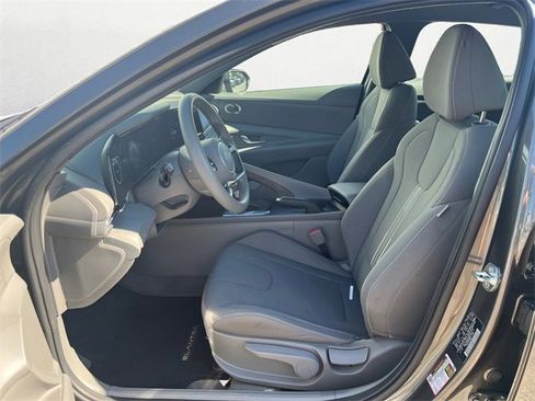 Used 2024 Hyundai Elantra SEL image 10