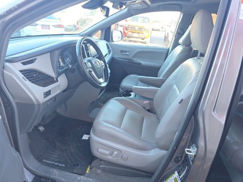 Used 2019 Toyota Sienna XLE image 15