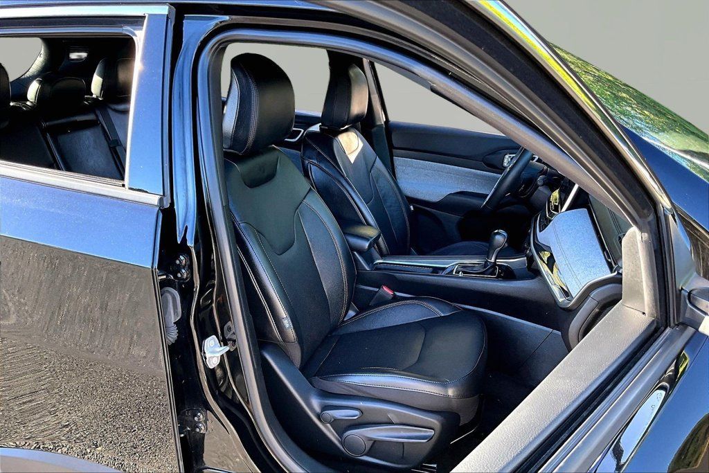 Used 2023 Jeep Compass Latitude AWD/4WD image 21
