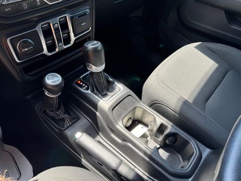 Used 2020 Jeep Wrangler Unlimited Sahara AWD/4WD image 17