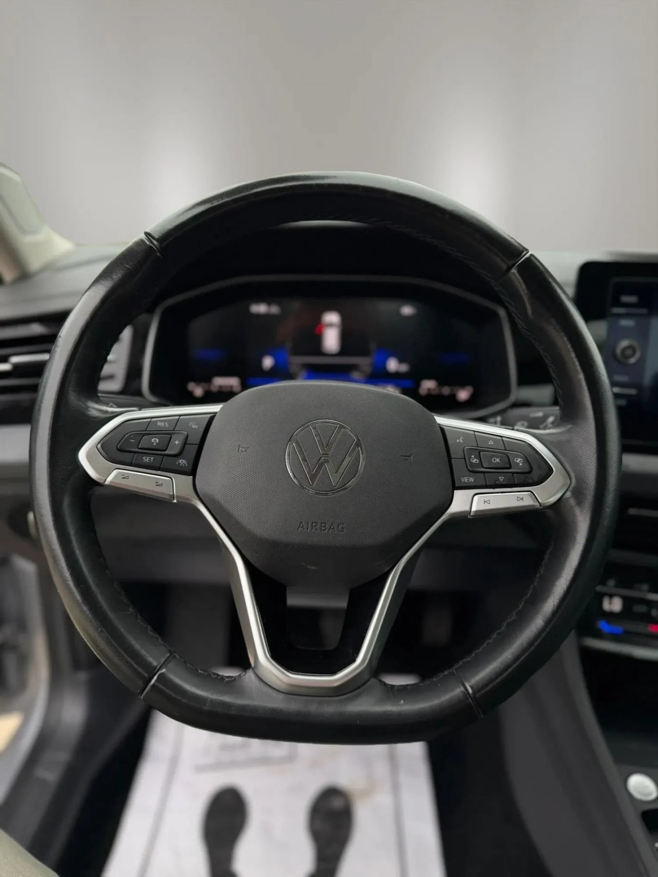 Used 2025 Volkswagen Jetta SE FWD image 17