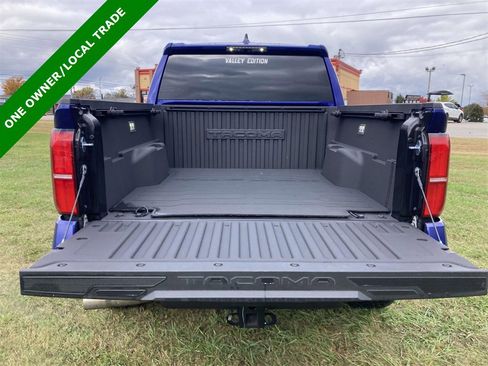 Used 2025 Toyota Tacoma TRD Sport image 11