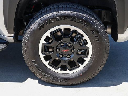 Certified 2025 Toyota 4Runner TRD Off-Road AWD/4WD image 9