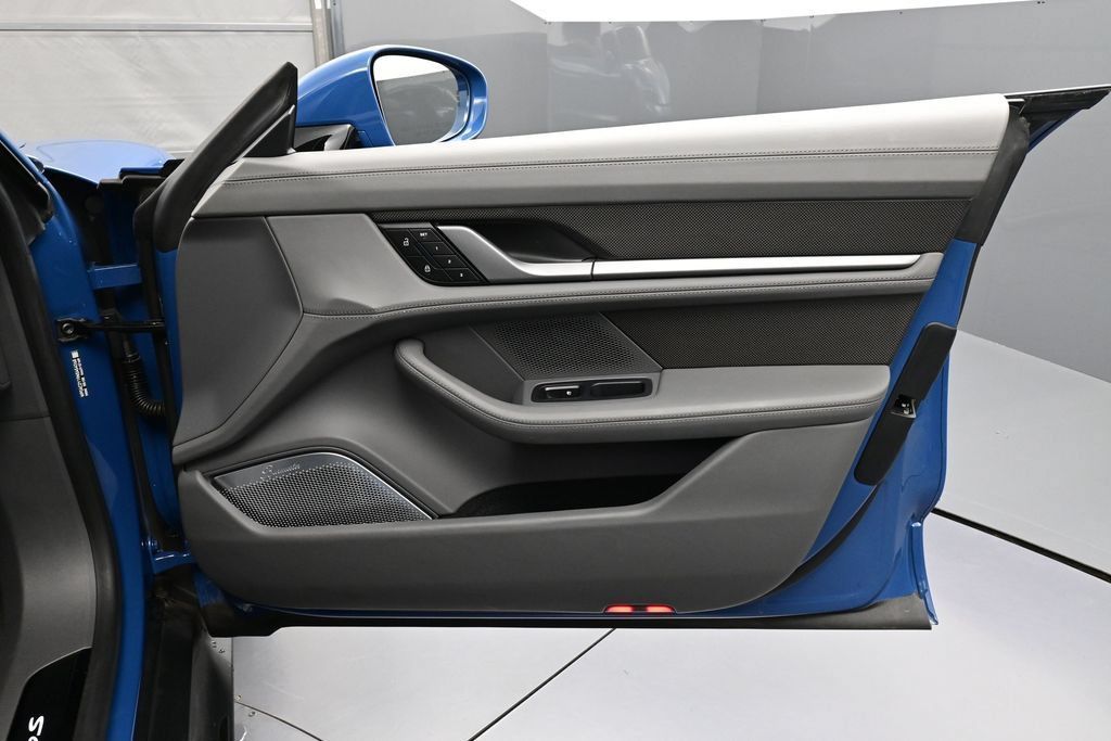 Certified 2022 Porsche Taycan Turbo S AWD/4WD image 30