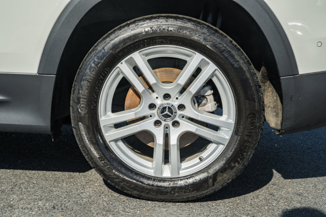 Certified 2023 Mercedes-Benz GLB 250 4MATIC w/ Premium Package image 19