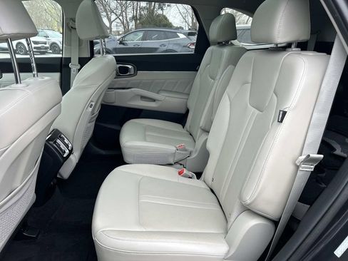 Certified 2025 Kia Sorento SX FWD image 10