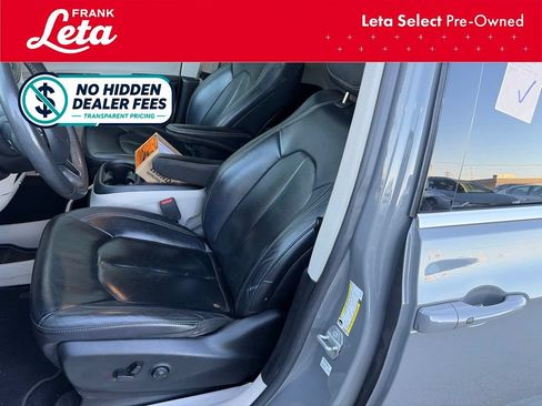 Used 2022 Chrysler Pacifica Touring-L FWD image 10