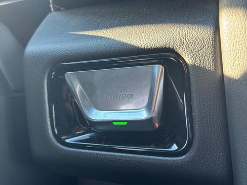 Certified 2025 GMC Yukon Denali AWD/4WD image 38