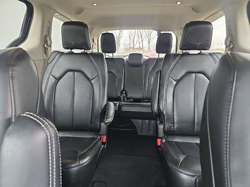 Used 2024 Chrysler Pacifica Touring-L FWD image 28