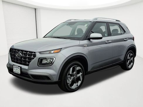 Used 2025 Hyundai Venue SEL FWD image 1