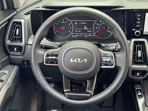 Used 2022 Kia Sorento S FWD image 18
