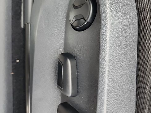 Used 2022 Volkswagen Tiguan SE R-Line image 12