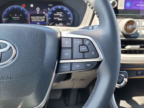 Used 2025 Toyota Grand Highlander AWD image 32