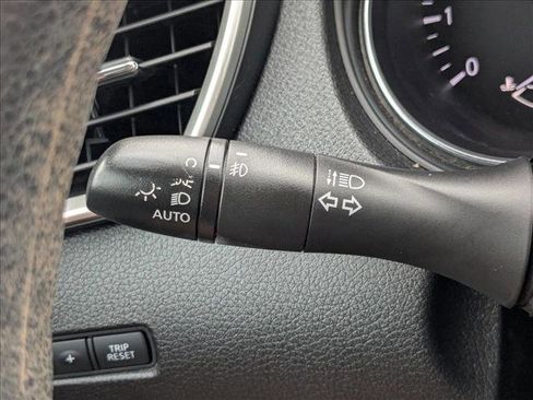 Used 2015 Nissan Rogue SV FWD image 6