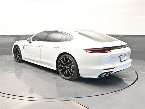 Used 2018 Porsche Panamera 4S image 3