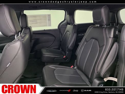 New 2027 Chrysler Pacifica Select FWD image 14