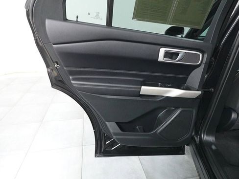 Used 2021 Ford Explorer XLT AWD/4WD image 21