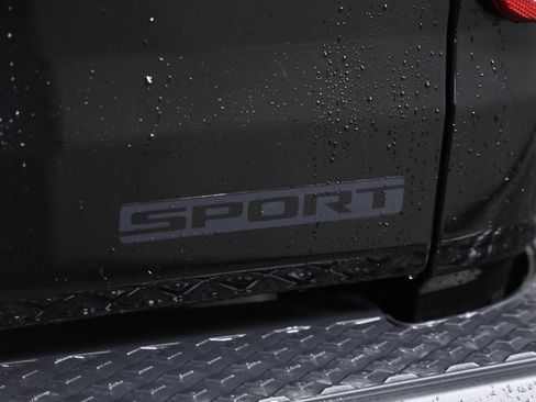 Used 2021 Jeep Gladiator Sport image 8