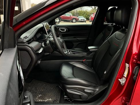 Used 2025 Jeep Compass Trailhawk image 10