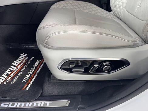 Used 2023 Jeep Grand Cherokee Summit AWD/4WD image 11