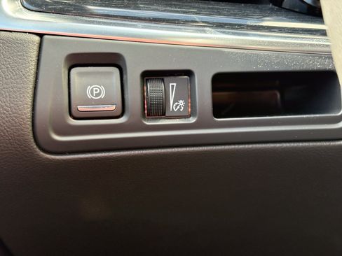 Certified 2023 Cadillac XT5 Premium Luxury AWD/4WD image 27