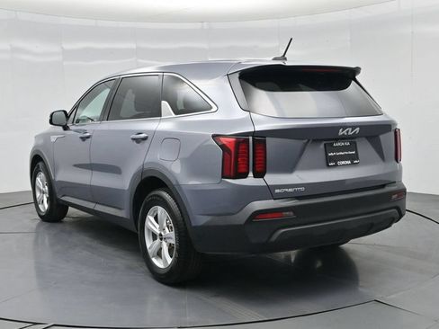 Certified 2023 Kia Sorento LX FWD image 5